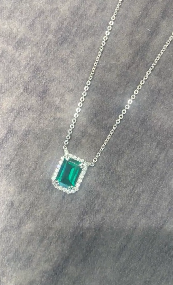 925 Silver Emerald Pendant - Amrrutam