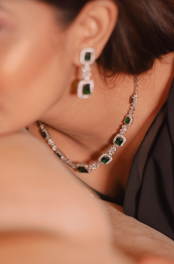 925 Silver Emerald Cocktail Necklace - Amrrutam