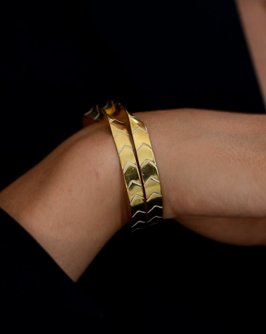 Textured Hexagonal Bangle Bracelet - Amrrutam