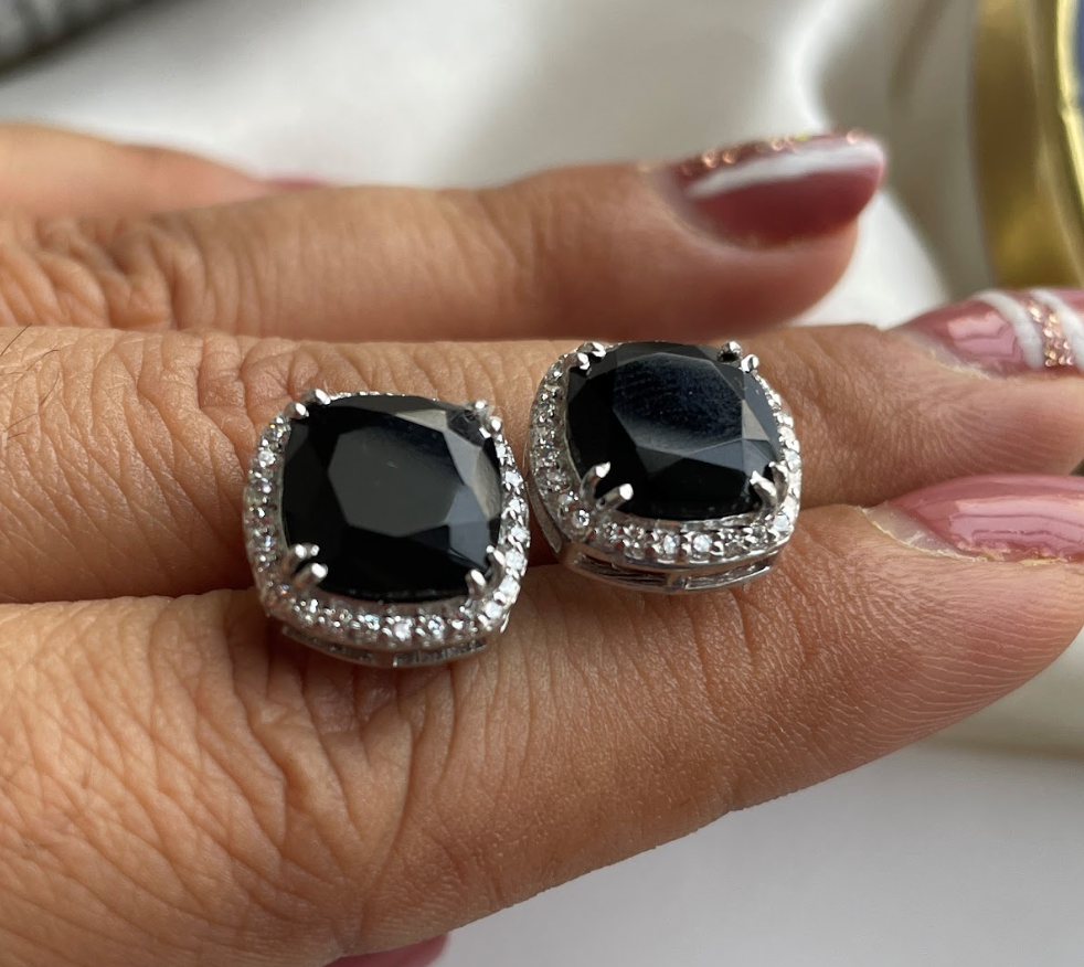 925 Silver Black Onyx Stud Earrings - Amrrutam