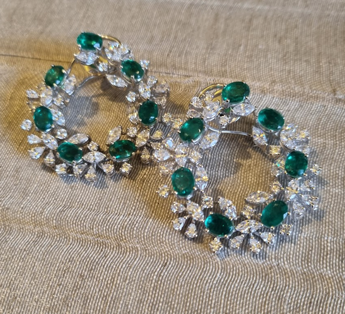 925 Silver Emerald Hoop Earring - Amrrutam