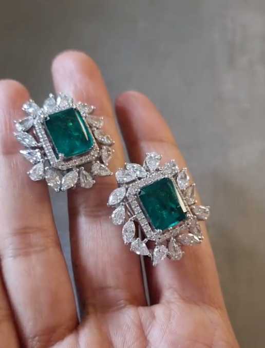 925 Silver Emerald CZ Stud Earrings - Amrrutam