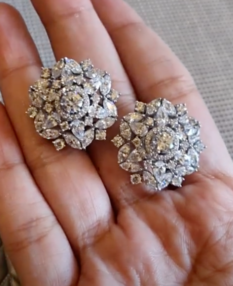 925 Silver CZ Floral Stud Earring - Amrrutam
