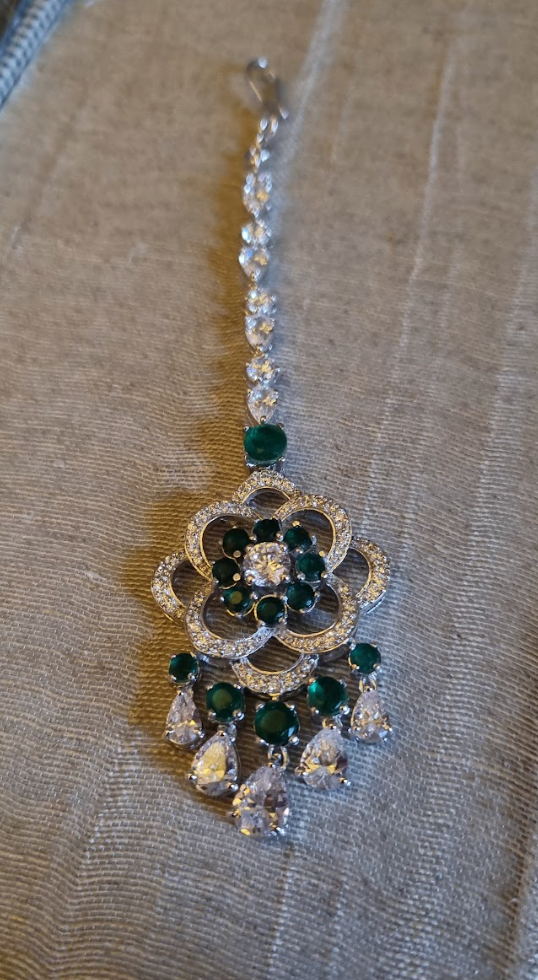 925 Silver Emerald Flower Maangtika - Amrrutam