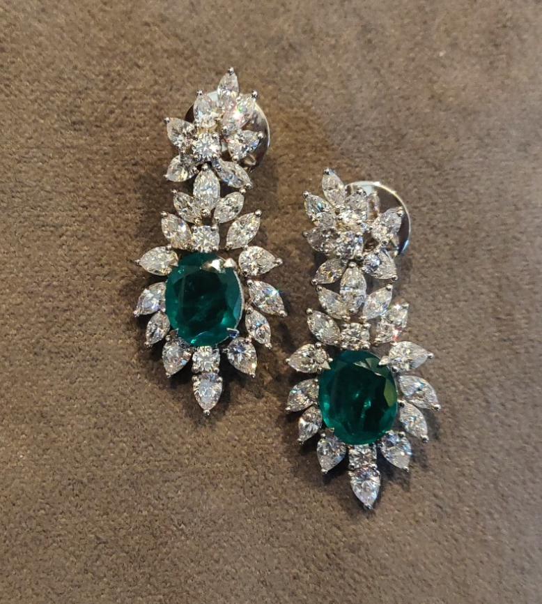 925 Silver Emerald Oval Earring - Amrrutam