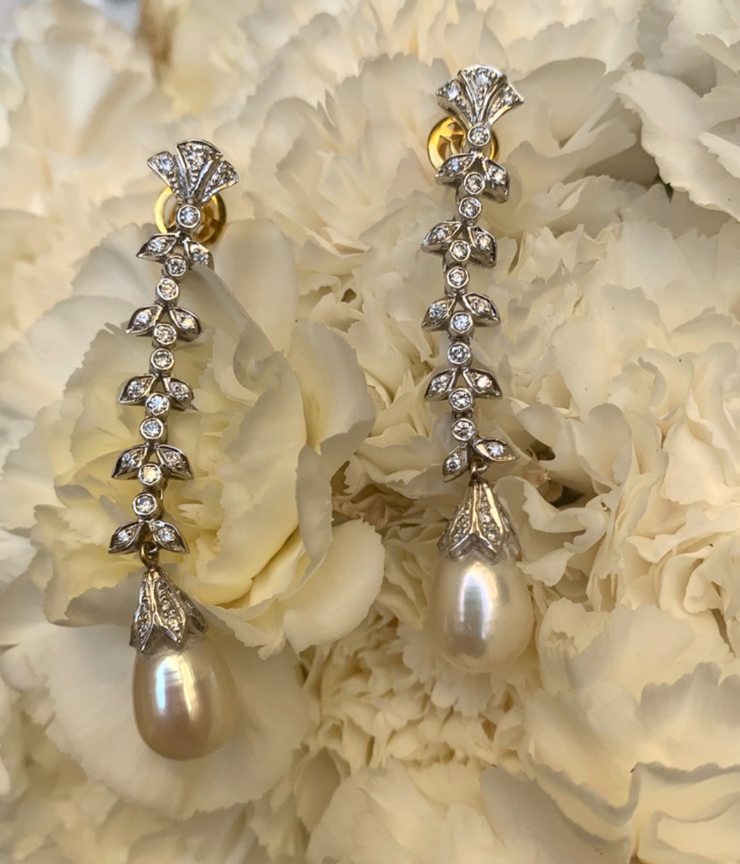 14K Gold Diamond Leaf Long Earrings - Amrrutam