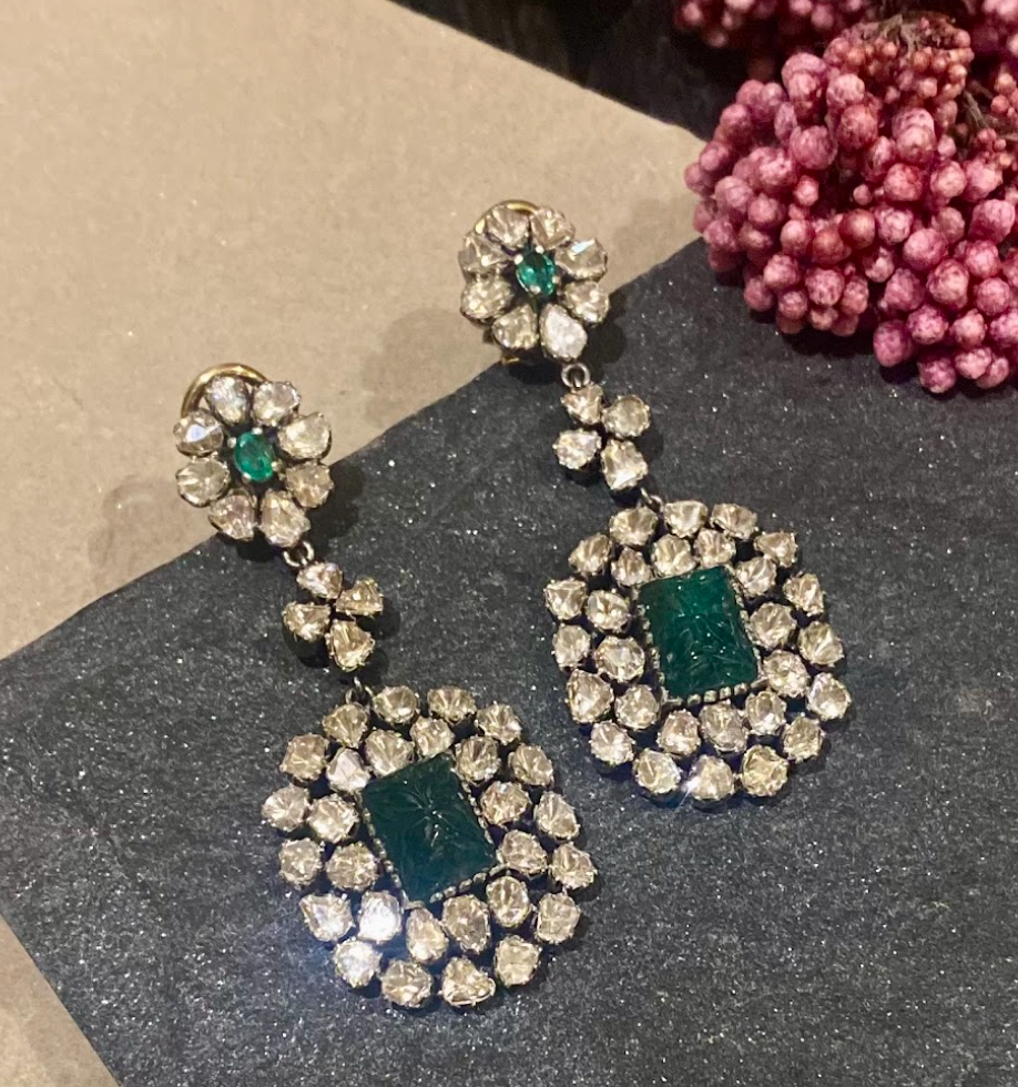 925 Silver Empress Emerald And Uncut Diamond Earrings - Amrrutam