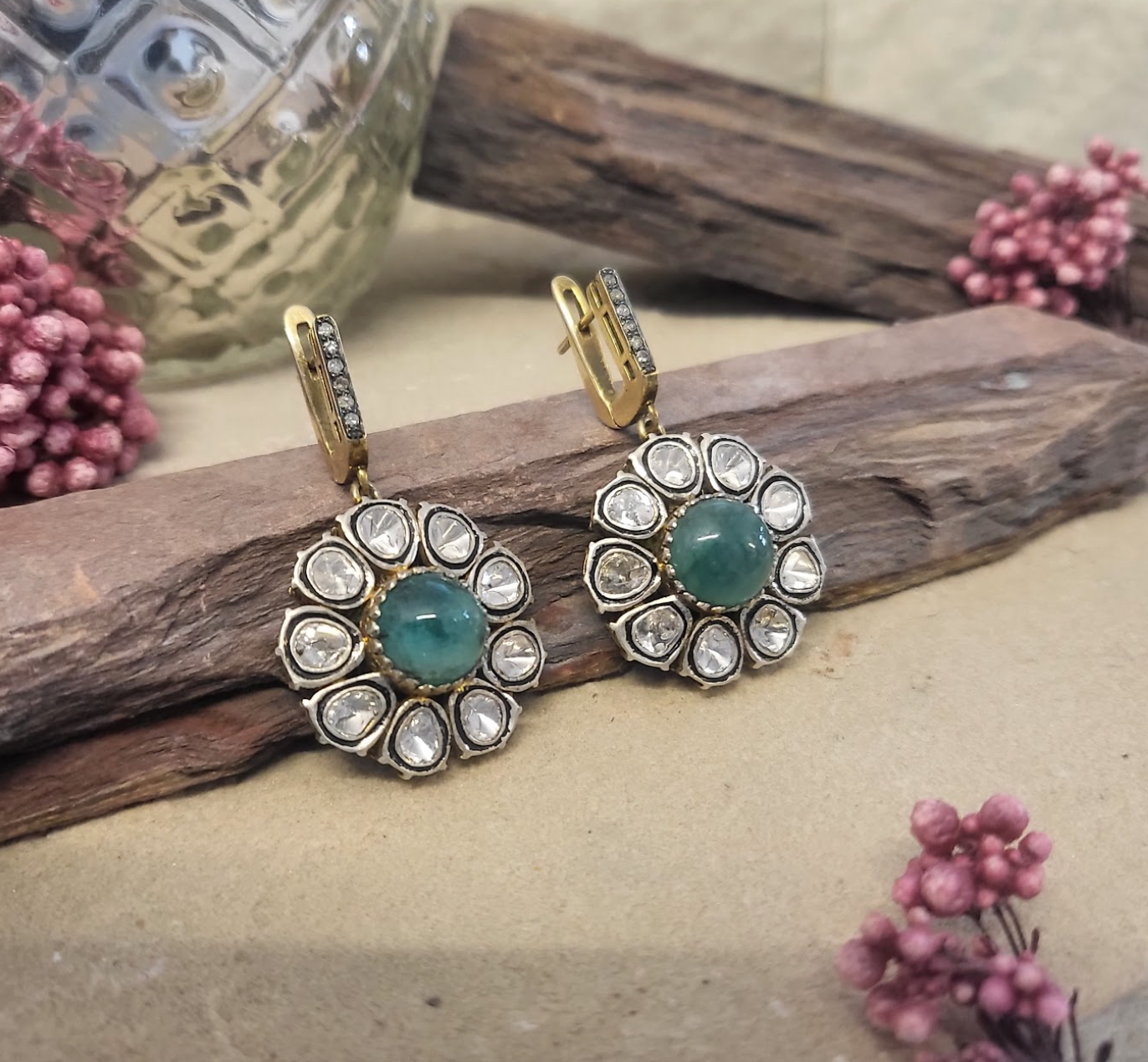 925 Silver Arya Emerald And Uncut Diamond Earrings - Amrrutam