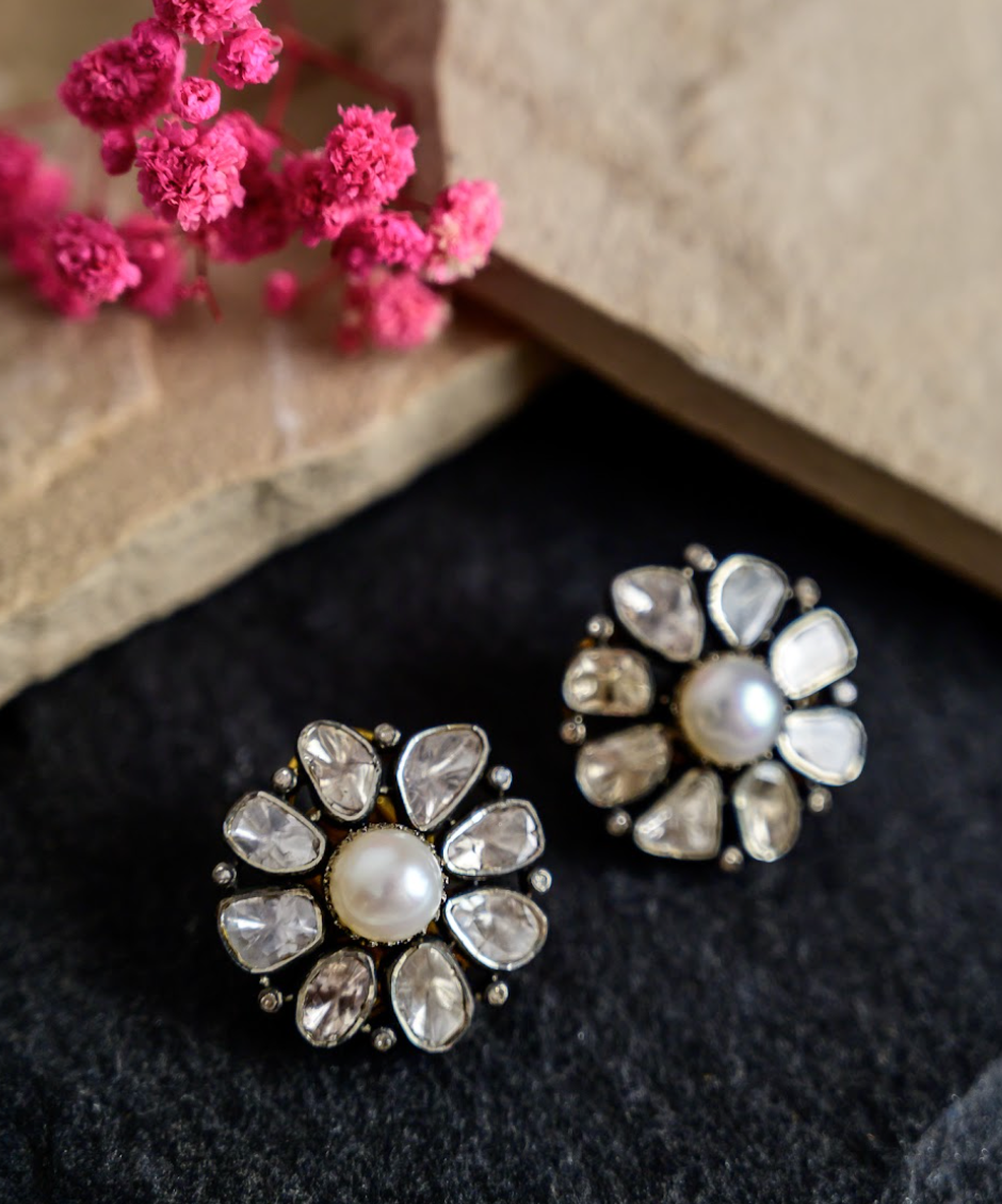 925 Silver Amaraa Pearl And Uncut Diamond Earrings - Amrrutam
