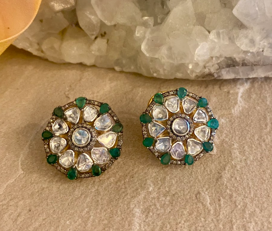925 Silver Uncut Diamond and Emerald Flower Stud Earring - Amrrutam