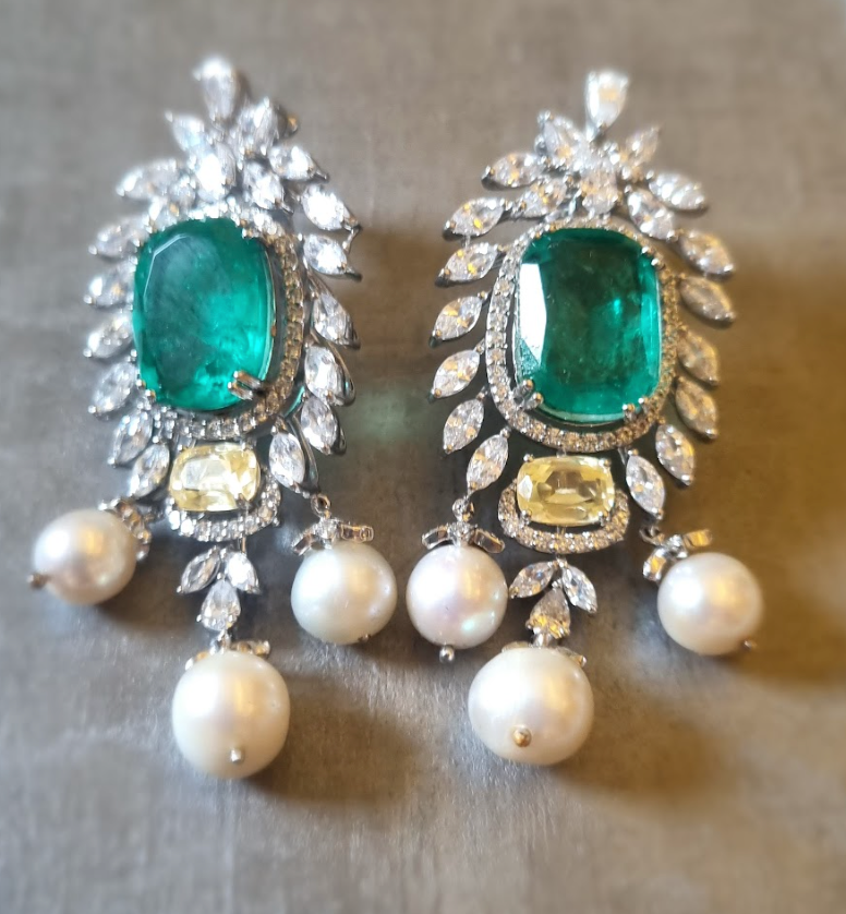 925 Silver Classic Emerald Pearl Earring - Amrrutam