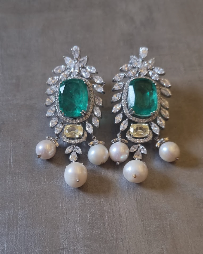 925 Silver Classic Emerald Pearl Earring - Amrrutam