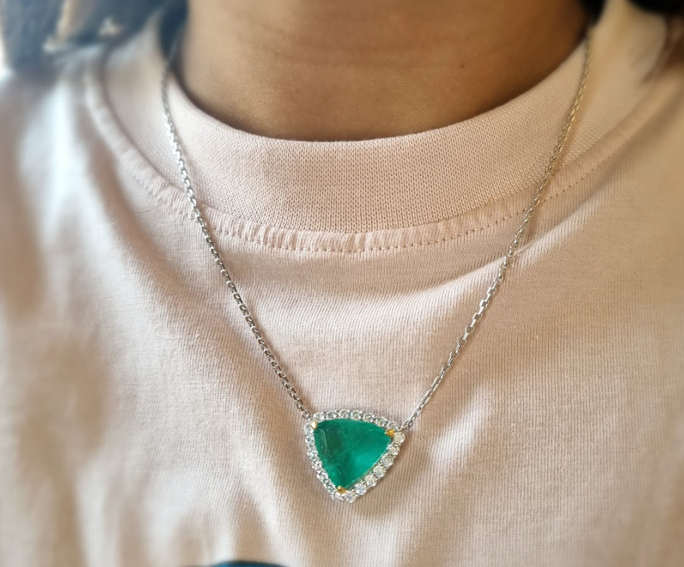 Trillion Emerald Pendant Chain Necklace - Amrrutam