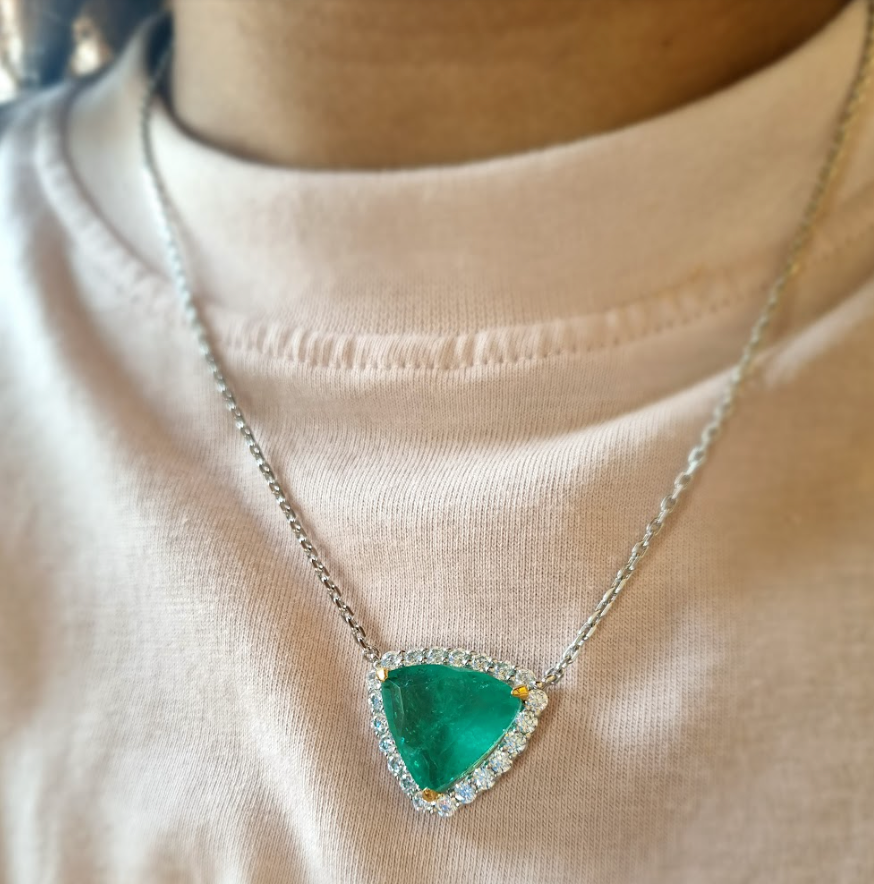 Trillion Emerald Pendant Chain Necklace - Amrrutam