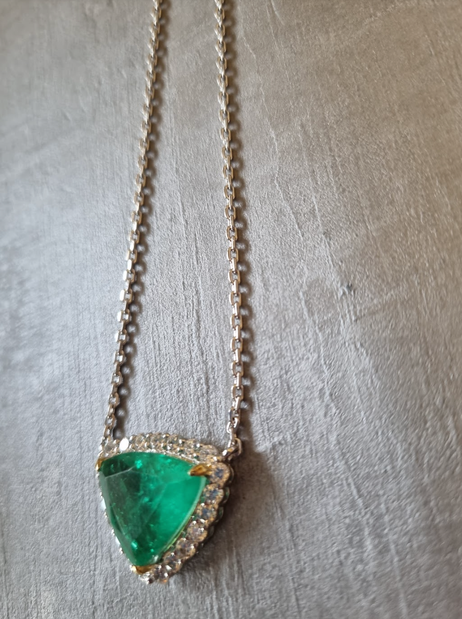 Trillion Emerald Pendant Chain Necklace - Amrrutam
