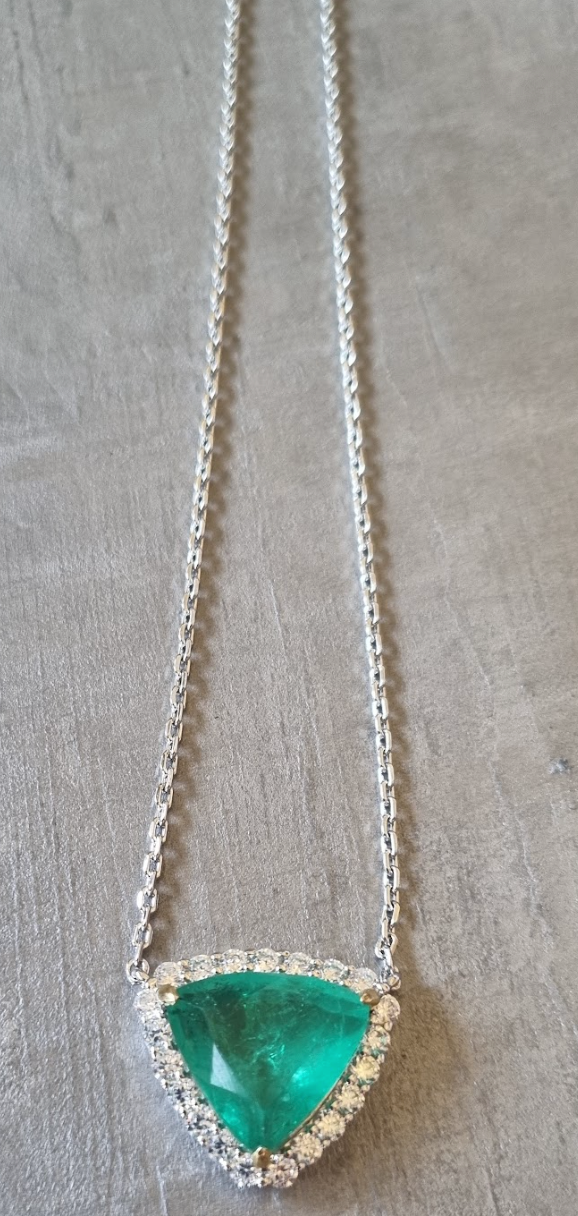 Trillion Emerald Pendant Chain Necklace - Amrrutam