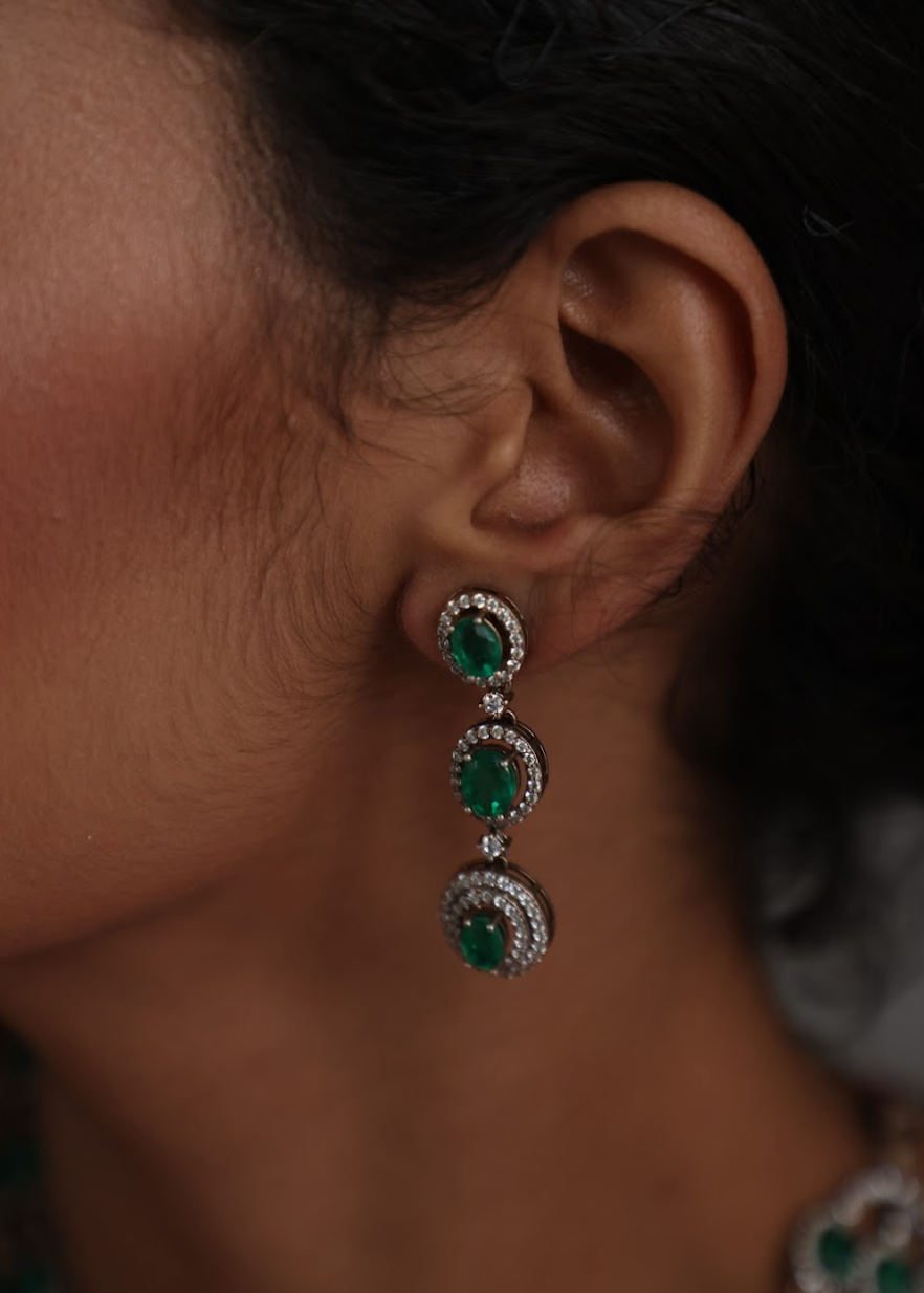 925 Silver Bavara Victorian Emerald Triple Layer Necklace Set - Amrrutam 