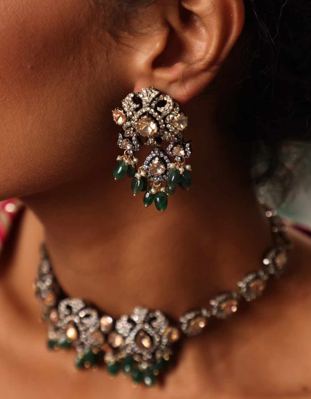 925 Silver Bavara Dual Tone Emerald Choker Necklace Set - Amrrutam 