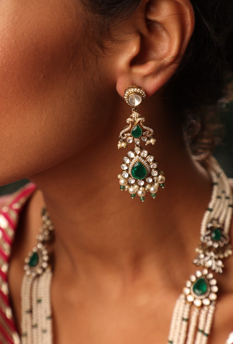 925 Silver Bavara Victorian Kevesya Emerald Necklace Set - Amrrutam 