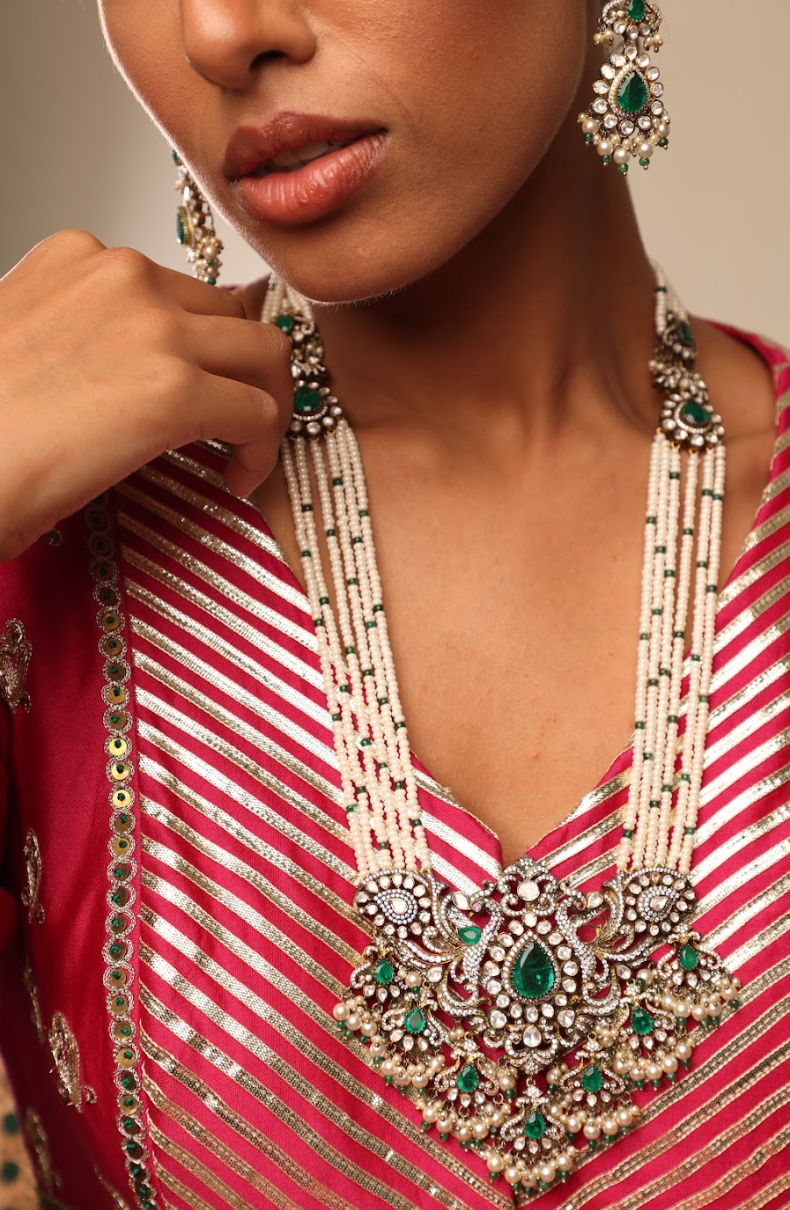 925 Silver Bavara Victorian Kevesya Emerald Necklace Set - Amrrutam 