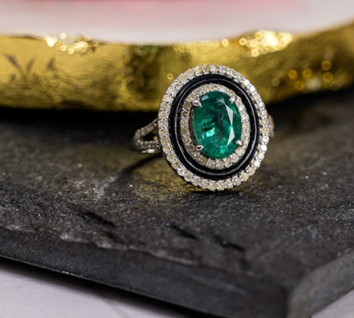 925 Silver Makiya Emerald And Diamond Cocktail Ring - Amrrutam 