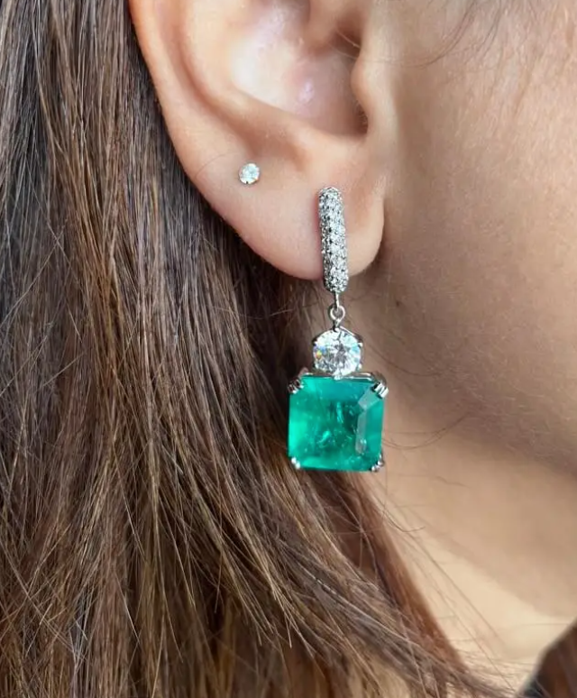 925 Silver Diamond Dust Emerald Drop Earring - Amrrutam Jewellery