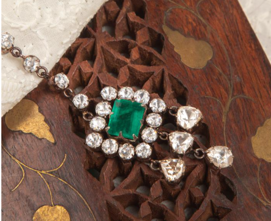 925 Silver Emerald CZ Statement Maangtika - Amrrutam Jewellery