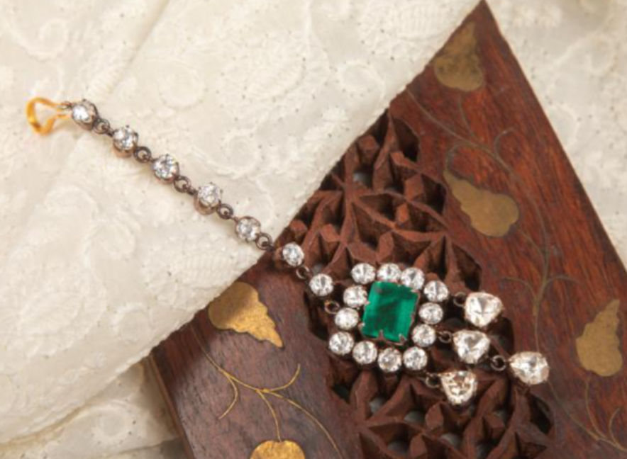 925 Silver Emerald CZ Statement Maangtika - Amrrutam Jewellery