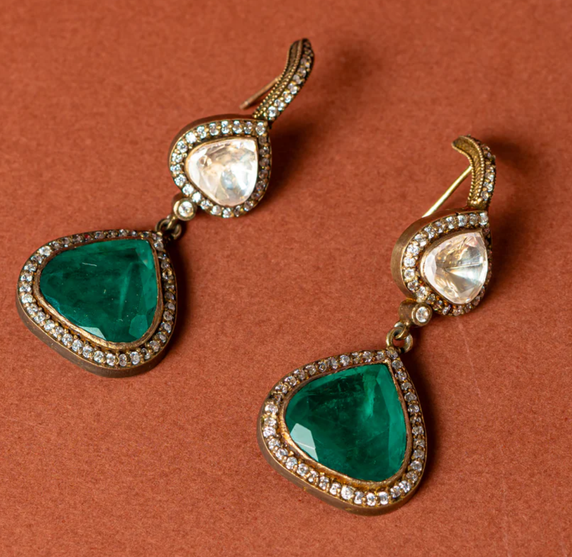 925 Silver Kava Victorian Emerald Earrings - Amrrutam Jewellery