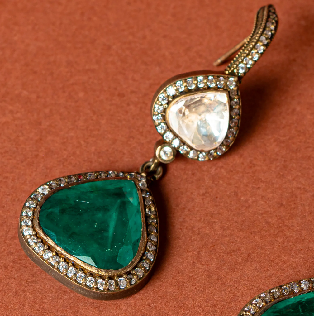 925 Silver Kava Victorian Emerald Earrings - Amrrutam Jewellery