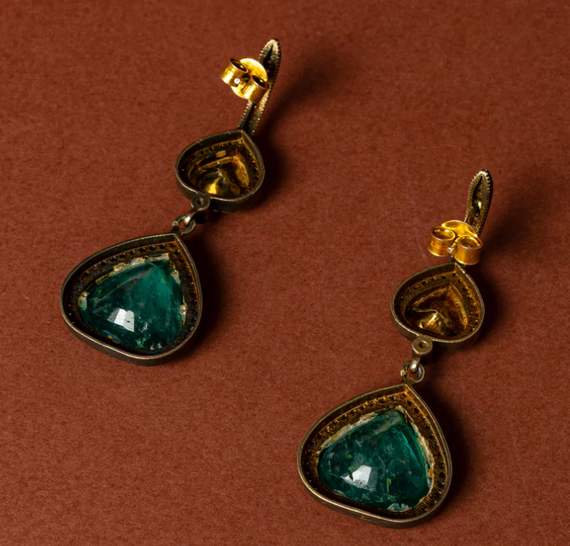 925 Silver Kava Victorian Emerald Earrings - Amrrutam Jewellery